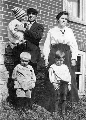 The Wilson's with their sons, 1917